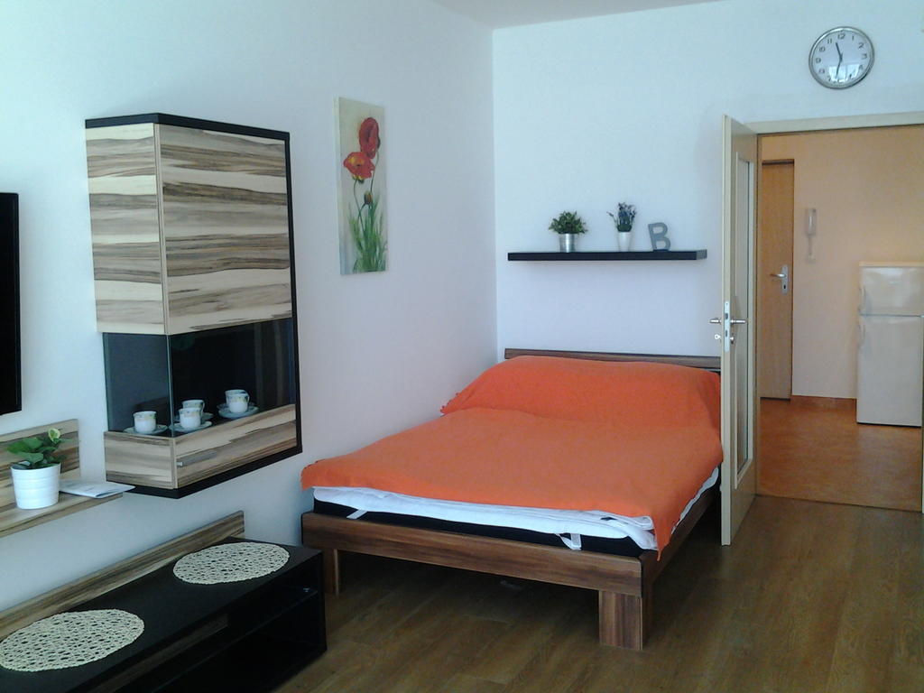 Apartman Residence Nabrezi Beroun  Oda fotoğraf